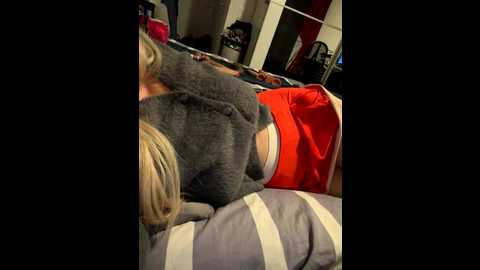 hornyblond_bella @ stripchat on 20251211