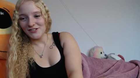 sophie_cute06 @ stripchat on 20251211