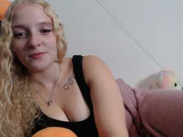 sophie_cute06 @ stripchat on 20251211