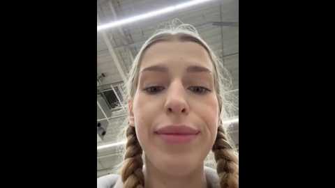 kira_mia @ stripchat on 20251212