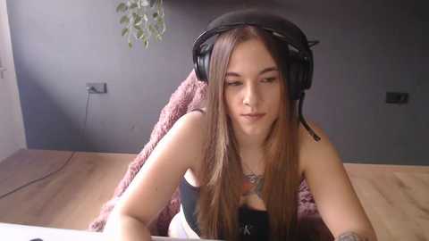 luna_lynn @ stripchat on 20251213