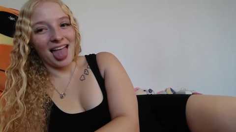 sophie_cute06 @ stripchat on 20251215