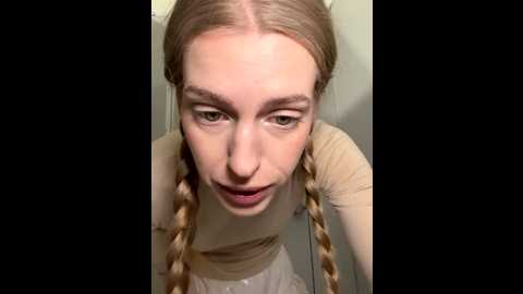 kira_mia @ stripchat on 20251216