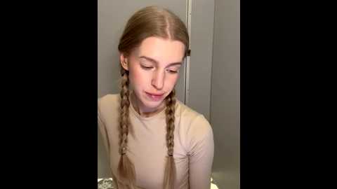 kira_mia @ stripchat on 20251216