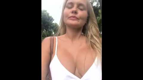 beverly_hillls @ stripchat on 20251220