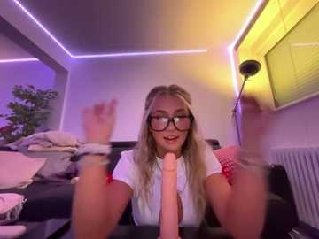 goddesemiiyy @ stripchat on 20260104