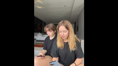 nura_n_sarah @ stripchat on 20260107