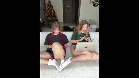 nura_n_sarah @ stripchat on 20260114