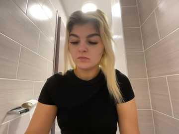 rosie_hipstergal @ stripchat on 20260118