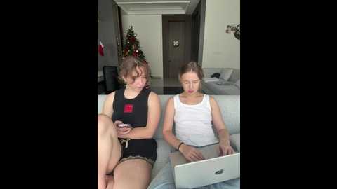 nura_n_sarah @ stripchat on 20260125