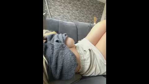 hornyblond_bella