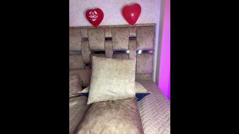 lauraaa_pink18 @ stripchat on 20260222