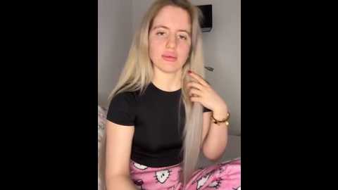 holly_glamour @ stripchat on 20260227