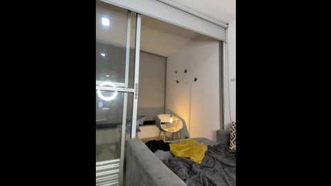 andresxxxshows @ stripchat on 20260301