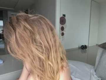 nura_n_sarah @ stripchat on 20260305