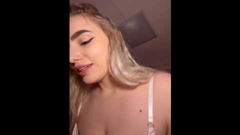 hugeboobsalice @ stripchat on 20260309