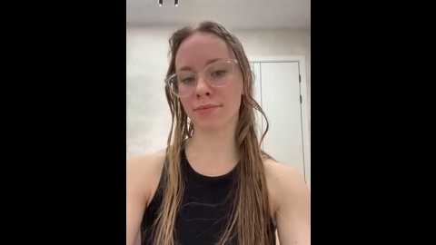 vikkie_sexygiiiirl_xoxo @ stripchat on 20260312