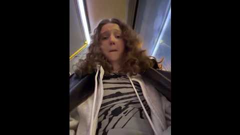 outside_rosy @ stripchat on 20260409